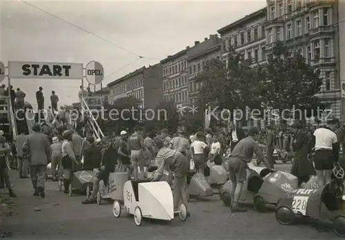 AK / Ansichtskarte Berlin Seifenkisten Rennen Start Kat. Berlin