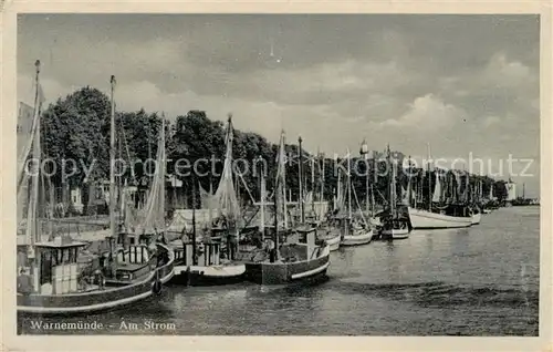 AK / Ansichtskarte Warnemuende Ostseebad Partie am Strom Kat. Rostock