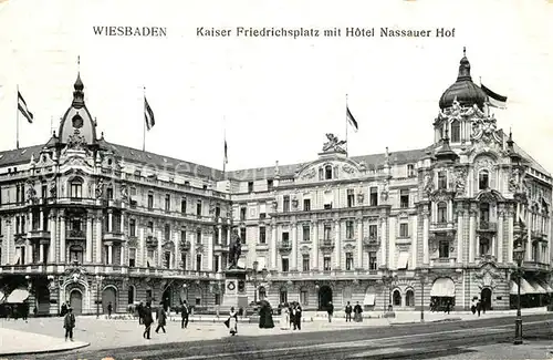 AK / Ansichtskarte Wiesbaden Kaiser Friedrichsplatz mit Hotel Nassauer Hof Kat. Wiesbaden