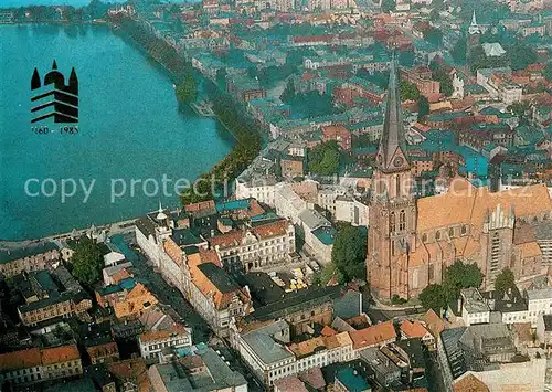 AK / Ansichtskarte Schwerin Mecklenburg Fliegeraufnahme mit Kirche Kat. Schwerin