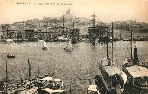 AK / Ansichtskarte Marseille Bouches du Rhone Le Vieux Port et ND de la Garde