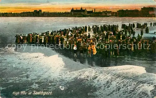 AK / Ansichtskarte Southport UK High Tide Menschen am Meer  Kat. Liverpool