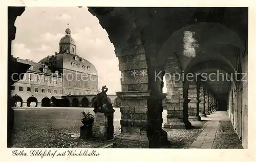 AK / Ansichtskarte Gotha Thueringen Schlosshof mit Wandelhallen Kat. Gotha