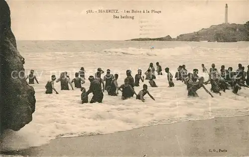 AK / Ansichtskarte Biarritz Pyrenees Atlantiques Les Bains a la Plage Kat. Biarritz
