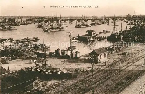 AK / Ansichtskarte Bordeaux La Rade vers le Pont Kat. Bordeaux