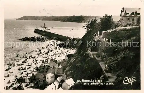 AK / Ansichtskarte Binic Cotes d Armor La plage et la jetee un jour de fete Kat. Binic