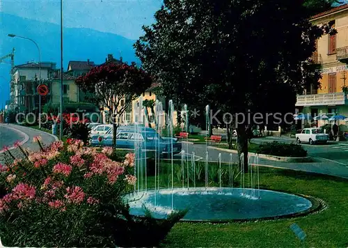 AK / Ansichtskarte Ponte Tresa Lago di Lugano Ortsmotiv Springbrunnen