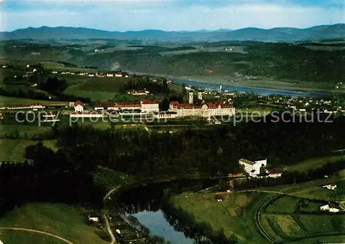 AK / Ansichtskarte Vilshofen Donau Fliegeraufnahme Benediktinerabtei Schweiklberg Kat. Vilshofen an der Donau