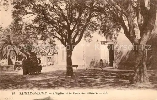 AK / Ansichtskarte Sainte Maxime sur Mer Var Eglise et la Place des Alisiers Kat. Sainte Maxime
