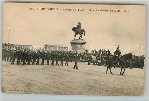 AK / Ansichtskarte Cherbourg Octeville Basse Normandie Revue du 14 Juillet Le defile de l Artillerie Monument Kat. Cherbourg Octeville