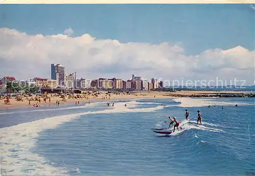AK / Ansichtskarte Durban South Africa Surf Riding at North Beach Kat. Durban