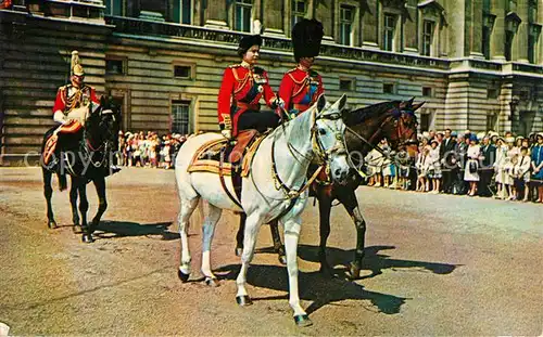 AK / Ansichtskarte London Queen Elizabeth and Prince Philip Buckingham Palace Kat. City of London