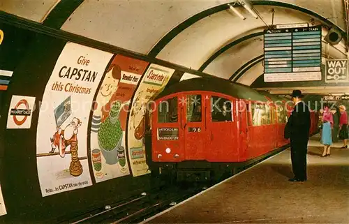 AK / Ansichtskarte U Bahn Subway Underground Metro Tube Train Piccadilly Circus Station London 
