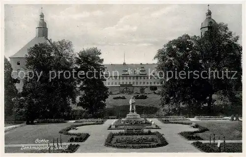 AK / Ansichtskarte Gotha Thueringen Denkmalplatz und Schloss Kat. Gotha