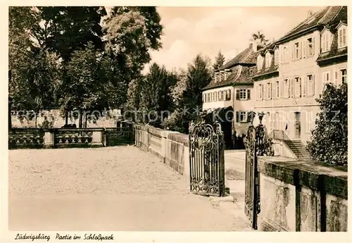 AK / Ansichtskarte Ludwigsburg Wuerttemberg Partie am Schlosspark