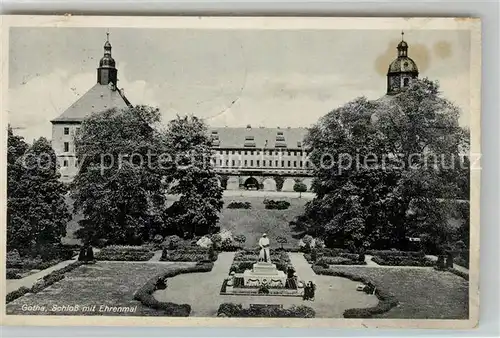 AK / Ansichtskarte Gotha Thueringen Schloss mit Ehrenmal Kat. Gotha
