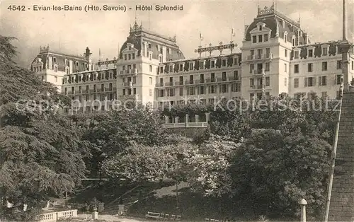 AK / Ansichtskarte Evian les Bains Haute Savoie Hotel Splendid Kat. Evian les Bains