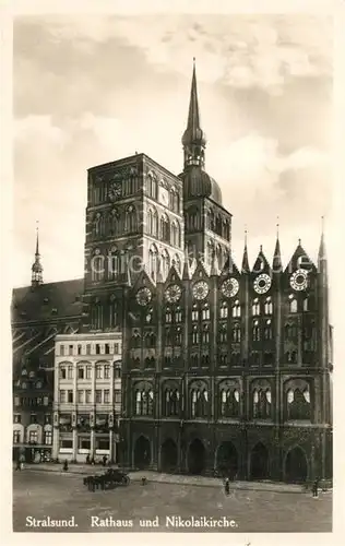 AK / Ansichtskarte Stralsund Mecklenburg Vorpommern Rathaus und Nikolaikirche Kat. Stralsund