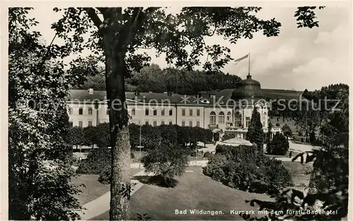 AK / Ansichtskarte Bad Wildungen Kurpark Fuerstliches Badehotel Kat. Bad Wildungen