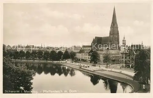 AK / Ansichtskarte Schwerin Mecklenburg Pfaffenteich mit Dom Kat. Schwerin