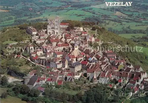 AK / Ansichtskarte Vezelay Fliegeraufnahme Basilique Sainte Madeleine Kat. Vezelay