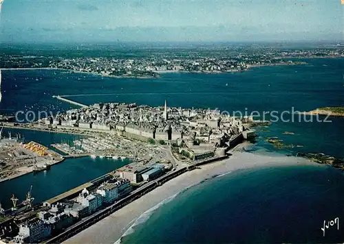 AK / Ansichtskarte Saint Malo Ille et Vilaine Bretagne Vue generale aerienne sur la Ville fortifiee ancienne Cite Corsaire Kat. Saint Malo