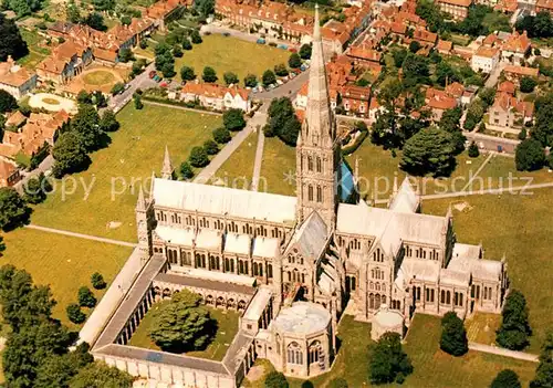 AK / Ansichtskarte Wiltshire UK Salisbury Cathedral Fliegeraufnahme