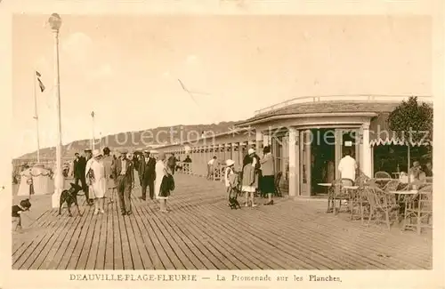 AK / Ansichtskarte Deauville Plage Fleurie Promenade sur les Planches Kat. Deauville