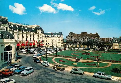 AK / Ansichtskarte Cabourg Les jardins du casino le Grand Hotel et la residence Normandy Kat. Cabourg