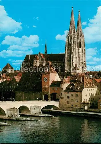 AK / Ansichtskarte Regensburg Steinerne Bruecke mit Bruecktor und Dom St Peter Kat. Regensburg