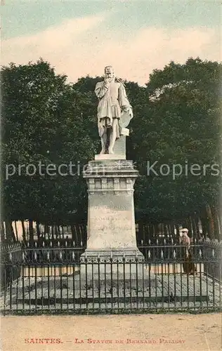 AK / Ansichtskarte Saintes Charente Maritime Statue de Bernard Palissy Monument Kat. Saintes