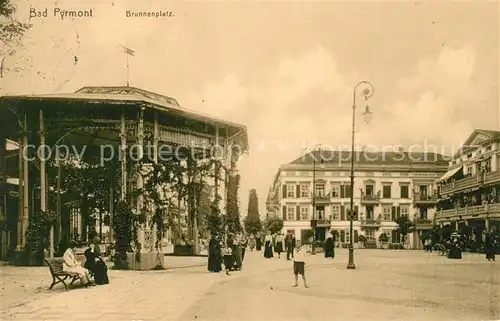 AK / Ansichtskarte Pyrmont Bad Brunnenplatz Kat. Bad Pyrmont