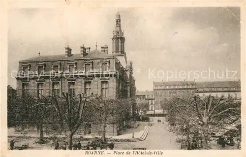 AK / Ansichtskarte Roanne Loire Place de Hotel de Ville Kat. Roanne