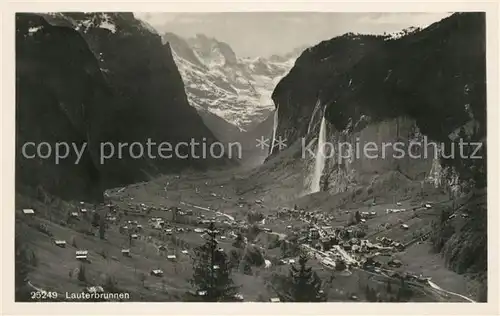 AK / Ansichtskarte Lauterbrunnen BE mit Staubbach Wasserfall Kat. Lauterbrunnen