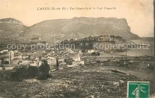 AK / Ansichtskarte Cassis Vue generale et le Cap Canaille Kat. Cassis