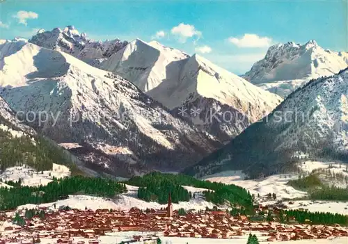 AK / Ansichtskarte Oberstdorf Panorama Wintersportplatz mit seiner Bergwelt Kat. Oberstdorf