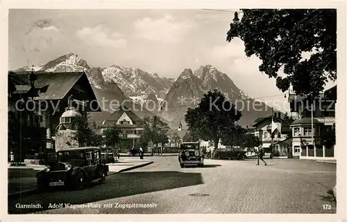 AK / Ansichtskarte Garmisch Partenkirchen Adolf Wagner Platz mit Zugspitzmassiv Kat. Garmisch Partenkirchen