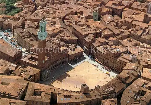 AK / Ansichtskarte Siena Piazza del Campo e Palazzo Comunale veduta aerea Kat. Siena