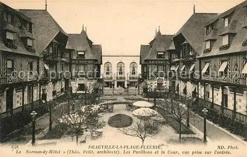 AK / Ansichtskarte Deauville Le Normandy Hotel Les Pavillons et a Cour vue prise sur entree Kat. Deauville