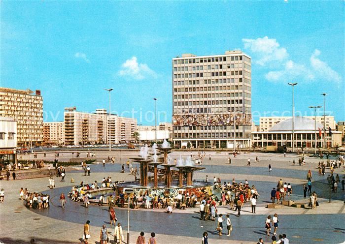 1 DDR Postkarte Berlin GDR Postcard Brunnen Alexanderplatz Haus des Lehrers 1979 