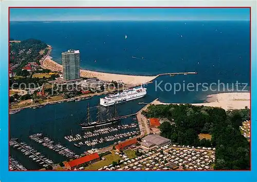 AK / Ansichtskarte Travemuende Ostseebad Yachthafen Fliegeraufnahme Kat. Luebeck