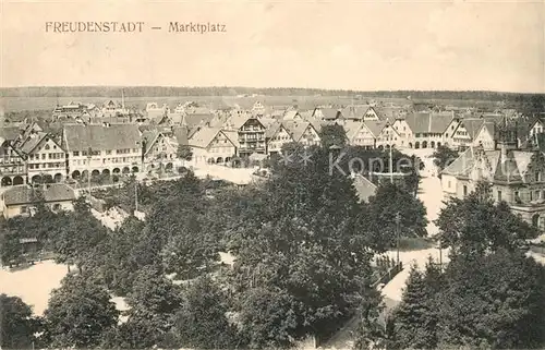 AK / Ansichtskarte Freudenstadt Stadtbild mit Marktplatz Kurort Schwarzwald Kat. Freudenstadt