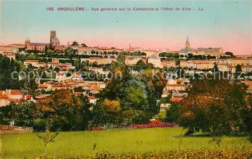 AK / Ansichtskarte Angouleme Cathedrale Hotel de Ville Kat. Angouleme