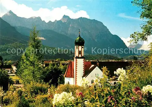 AK / Ansichtskarte Wallgau Dorfidylle rund um die Jakobskirche gegen Karwendelgebirge Kat. Wallgau