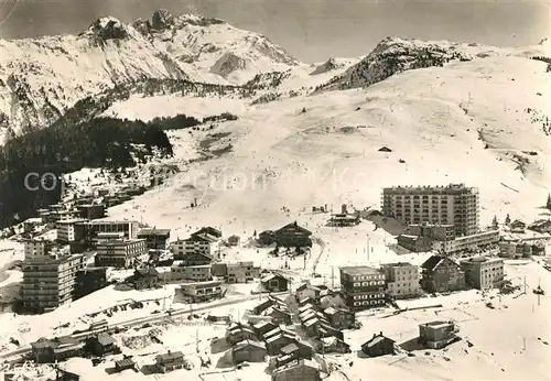 AK / Ansichtskarte Courchevel Mariond Station de Sports dHiver Vue aerienne Les Pistes et Massif de la Porletta Kat. Saint Bon Tarentaise