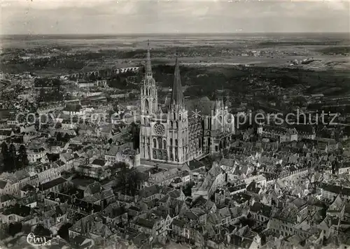 AK / Ansichtskarte Chartres Eure et Loir Vue aerienne La Cathedrale Kat. Chartres