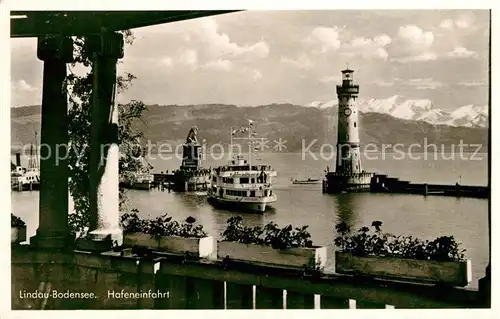 AK / Ansichtskarte Motorschiffe Lindau Bodensee Hafeneinfahrt  Kat. Schiffe