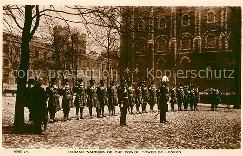 AK / Ansichtskarte Leibgarde Wache Yeoman Warders Tower of London  Kat. Polizei