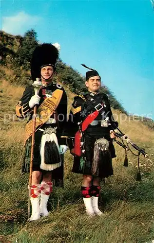 AK / Ansichtskarte Dudelsack Drum Major and Piper Argyll Sutherland Highlanders  Kat. Musik