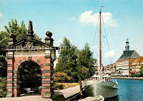 AK / Ansichtskarte Emden Ostfriesland Hafentor und Rathaus Segelschiff Kat. Emden